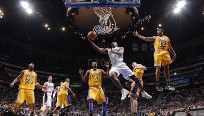 开云体育官方网站-独行侠压制马刺，克莱成为关键先生，当沉默的枪管在沉默中爆发