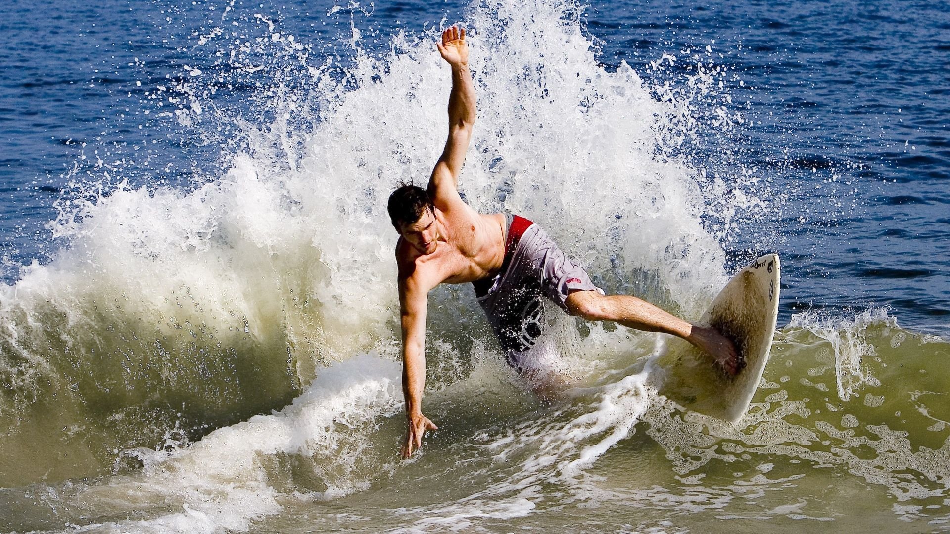那不勒斯粉碎苏格兰，当足球的狂野哲学在篮球场上复活